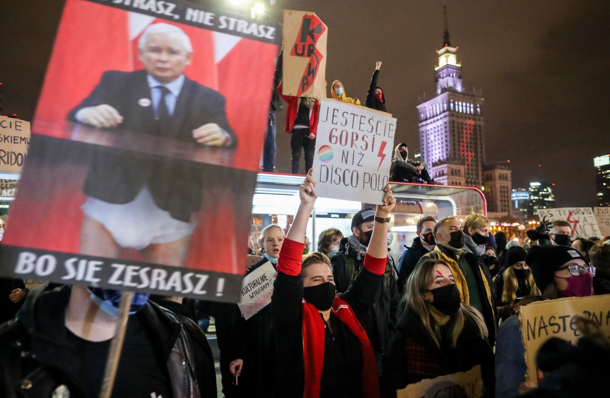 Michał Woś grozi organizatorkom protestów więzieniem