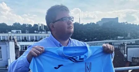 Transfer za 20 tys. euro. Na brzuchu "opona", zero umiejętności