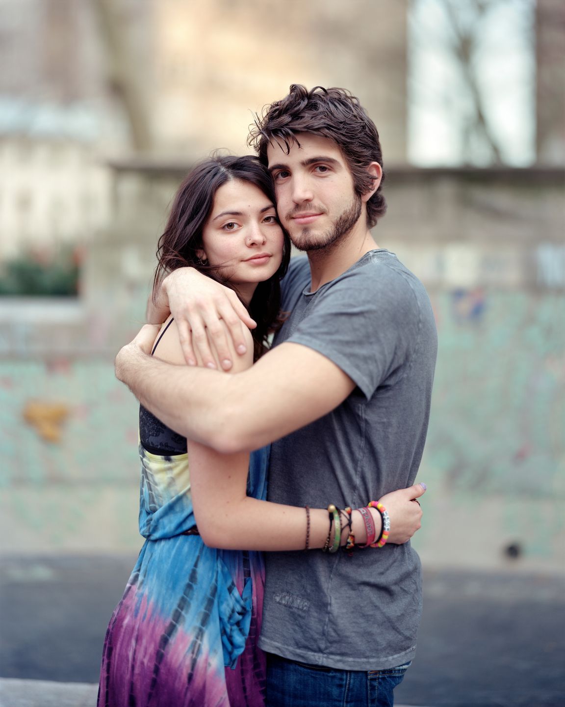 Dotykanie nieznajomych? Do tego zachęca fotograf w projekcie “Touching Strangers” 15