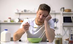 9 na 10 Polaków odczuwa monotonię posiłków. Nie chcemy rewolucji w kuchni, szukamy prostych sposobów na więcej smaku – coraz częściej sięgamy po sosy [RAPORT]