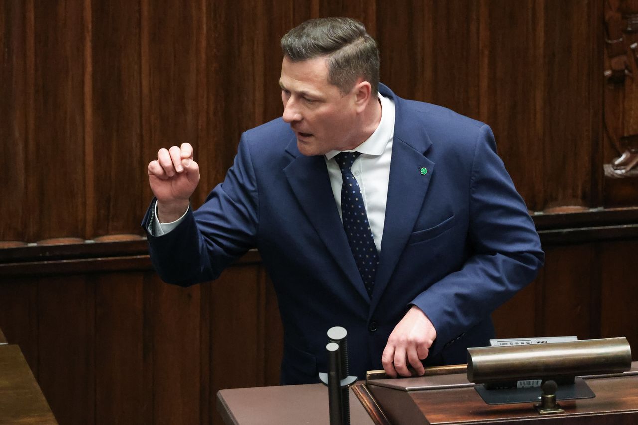 Poseł wydał krocie na wynajem auta. Tak się tłumaczy