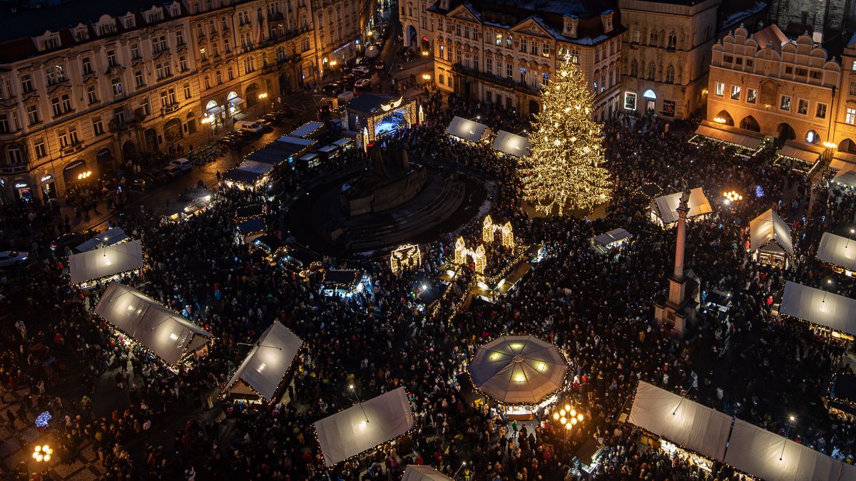 Prague Christmas Market
PRAGUE, CZECH REPUBLIC - DECEMBER 9: A general view of the Old Town Square at the Christmas market at Old Town Square in Prague, Czech Republic on December 9, 2023. Christmas markets, traditionally selling roasted chestnuts, hot mead and Christmas tree decorations amongst other products across the Czech Republic during the second Advent weekend. (Photo by Lukas Kabon/Anadolu via Getty Images)
Anadolu
czechia, old town square