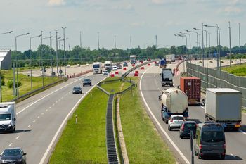 To już pewne. A2 pod Warszawą będzie szersza. GDDKiA podpisała umowę