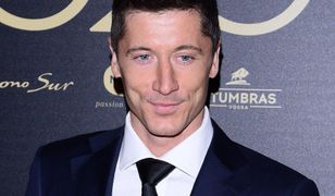 Wysyła po mamę prywatny samolot i obsypuje prezentami. Spłaca dług z przeszłości