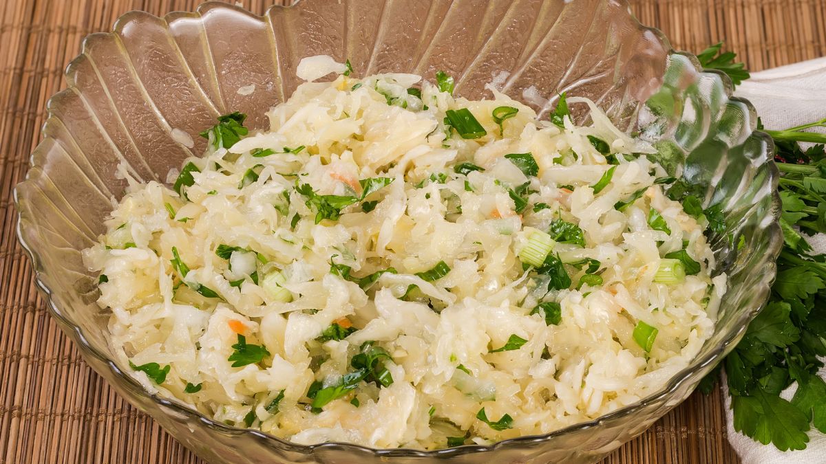 Co dodać do surówki z kiszonej kapusty zamiast oleju?