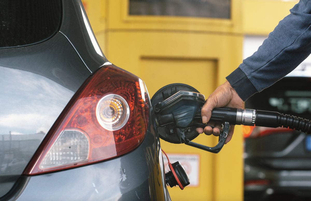 Ceny benzyny dobijają, ale - według ekspertki - do 10, a tym bardziej 15 złotych za litr nie dojdą 