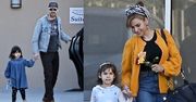 Szczęśliwi Ryan Gosling i Eva Mendes spacerują z córkami (ZDJĘCIA)