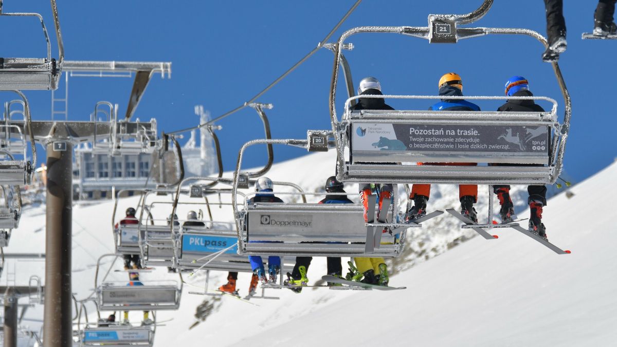 G�ry Tatry Polskie
12.02.2022. Zakopane.  Zima w Tatrach polskich. Fot. Maciek Jonek/REPORTERN/Z Wyciag krzeselkowy Dolina Gasienicowa Kasprowy Wierch
Maciek Jonek/REPORTER