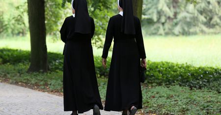 Była zakonnicą. Ujawnia, do czego zmuszała ją przełożona