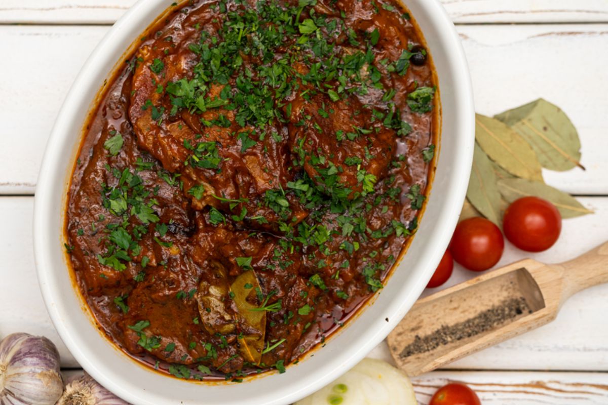 Do pieczonej karkówki dodaj koniecznie 3 składniki. Będzie tak krucha, że rozpadnie się pod widelcem