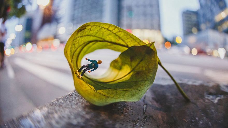 ”Kochanie, zmniejszyłem ludzi!” – Renan Viana tworzy fantastyczne historie z miniaturami 1