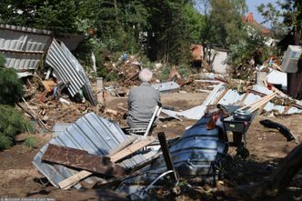 "Wyglądają jak po wybuchu bomby atomowej". Miliony dla zniszczonych gmin