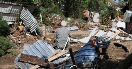 "Wyglądają jak po wybuchu bomby atomowej". Miliony dla zniszczonych gmin