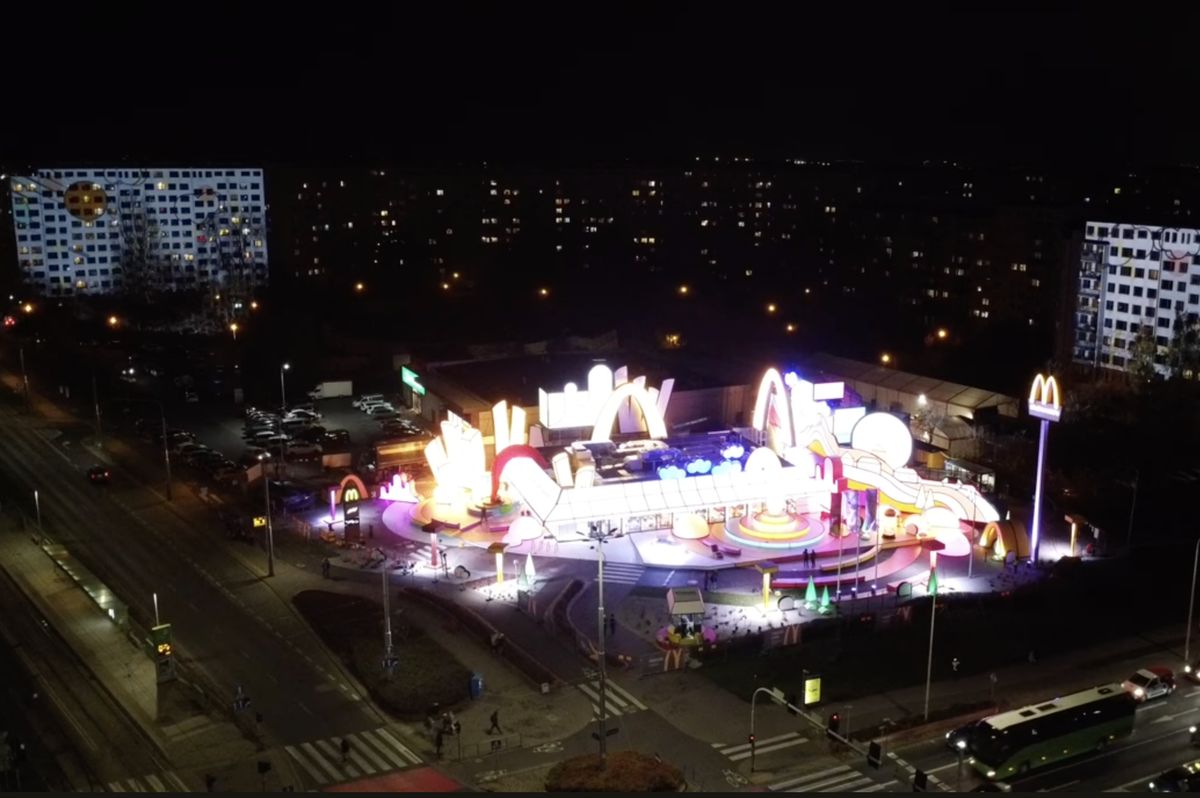 Sieciowa restauracja na wrocławskim Gaju zamieniła się w bajeczny plan filmowy