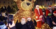 Piotrków: Świąteczna choinka rozświetliła Rynek Trybunalski