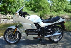 BMW K100: kanciasta odpowiedź z Niemiec na japońskie "czwórki"