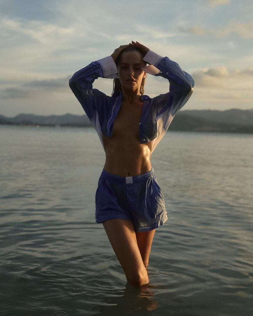 Karolina Pisarek w niebieskim secie 