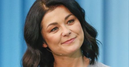 Pokazała się w jeansach "baggy". Biją na głowę rurki