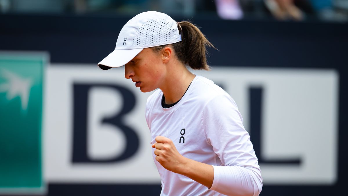 ROME, ITALY - MAY 16: Iga Swiatek of Poland in action against Donna Vekic of Croatia in the fourth round on Day Nine of the Internazionali BNL D'Italia at Foro Italico on May 16, 2023 in Rome, Italy (Photo by Robert Prange/Getty Images)