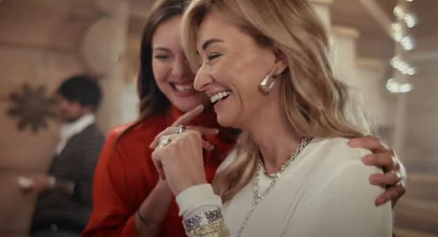 Martyna Wojciechowska wyrusza w "Świąteczną podróż" w kampanii W.Kruk