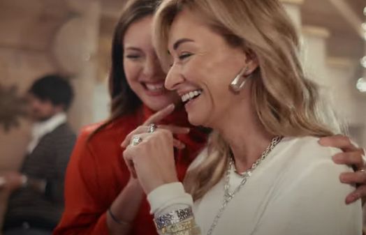 Martyna Wojciechowska wyrusza w "Świąteczną podróż" w kampanii W.Kruk