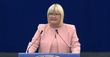 Debata w PE. Prawicowe europosłanki bronią Polski