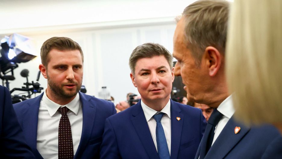 Spięcie na konferencji. Tusk nie odpuścił. "Proszę odstąpić od mikrofonu"