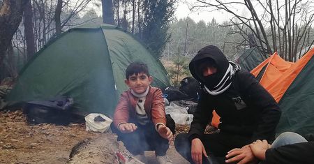Oficer o sytuacji na granicy. "Kobiety i dzieci są wykorzystywane jako element walki"