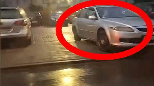 Mazda, która wjechała w autora nagrania