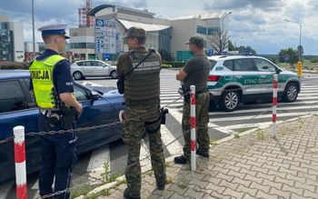 Znieważyli funkcjonariuszy SG. Potem nawoływali do ujawnienia danych