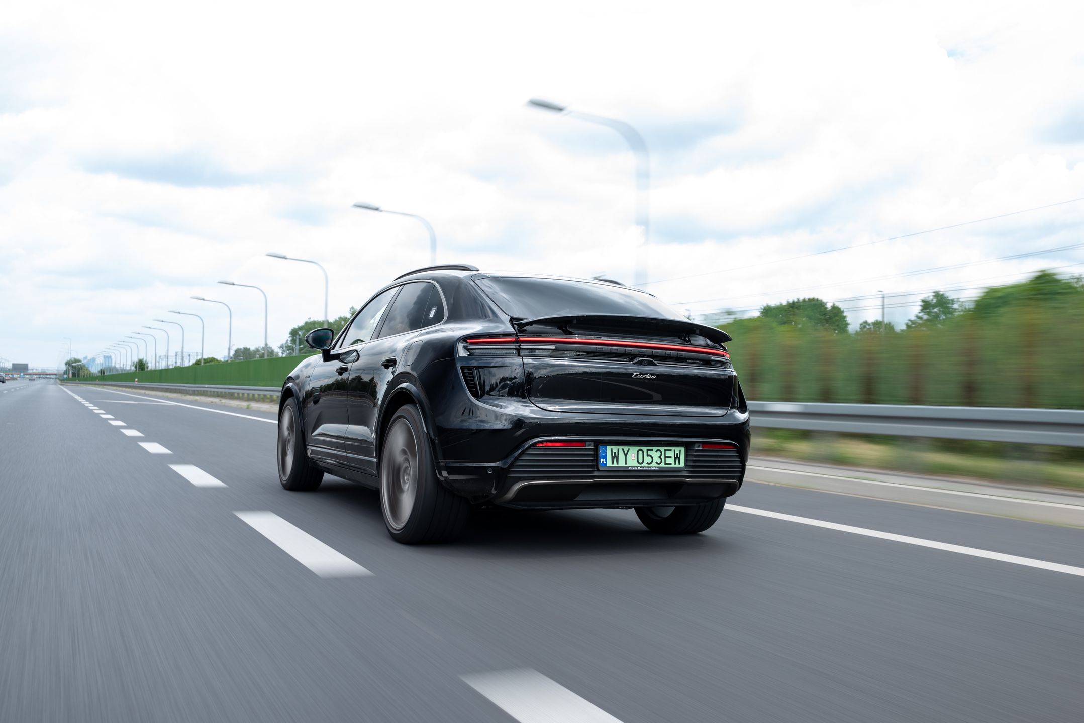 Porsche Macan Turbo EV
