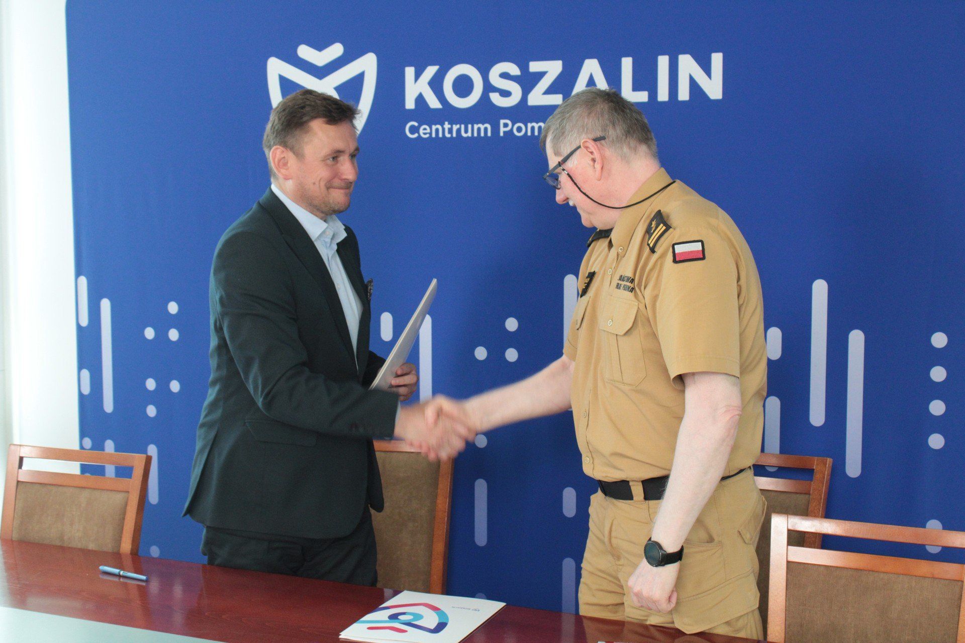 PODPISANIE UMOWY ZE STRAŻAKAMI