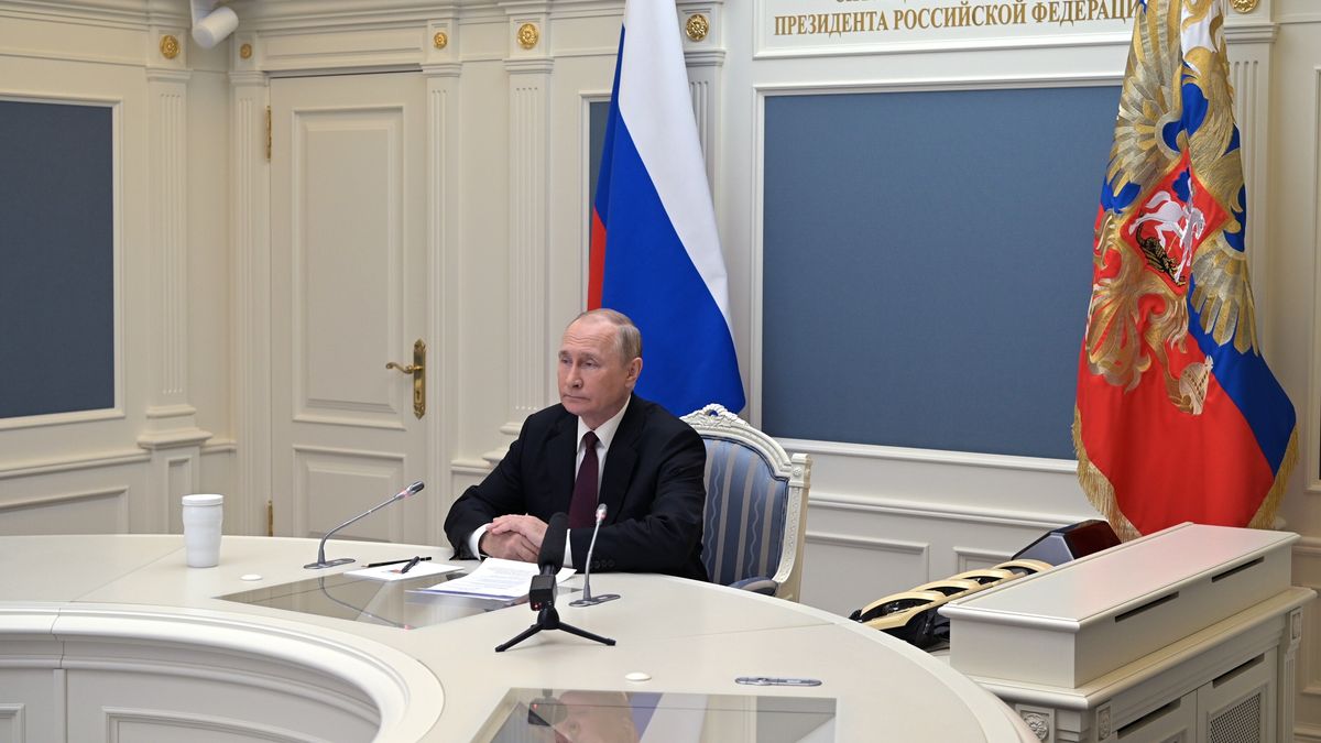 Russian President and Supreme Commander-in-Chief of the Russian Armed Forces Vladimir Putin attends a training to test the Russian strategic deterrence forces via a video link at the Kremlin in Moscow, Russia, 26 October 2022. EPA/ALEXEI BABUSHKIN / KREMLIN POOL / SPUTNIK / POOL MANDATORY CREDIT Dostawca: PAP/EPA.