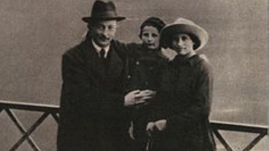 Zofia Dzierżyńska z mężem i dzieckiem