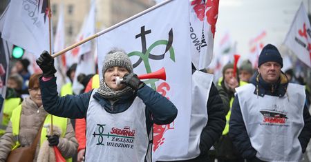 Kilka tysięcy związkowców w Warszawie. Protestują przeciwko likwidacji elektrowni węglowych