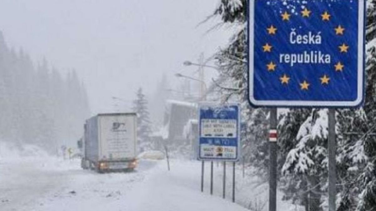Uwaga kierowcy. Czesi zamknęli drogę od granicy dla części pojazdów