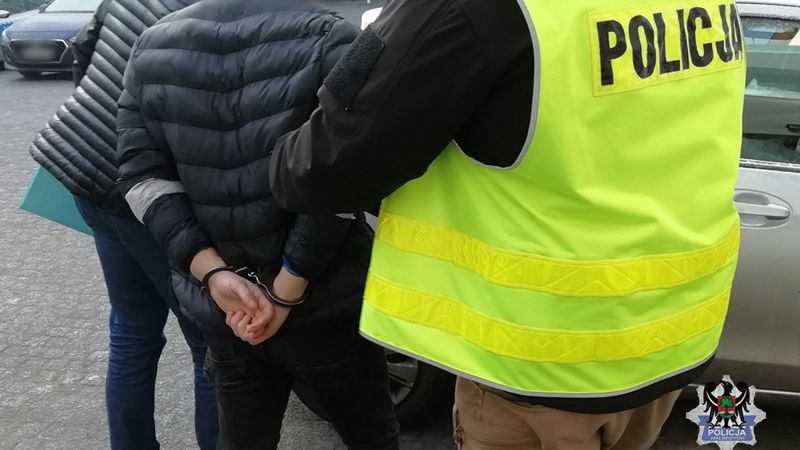 Wałbrzych. Włamania, zniszczenia, pobicie. 10 zarzutów dla 20-latka