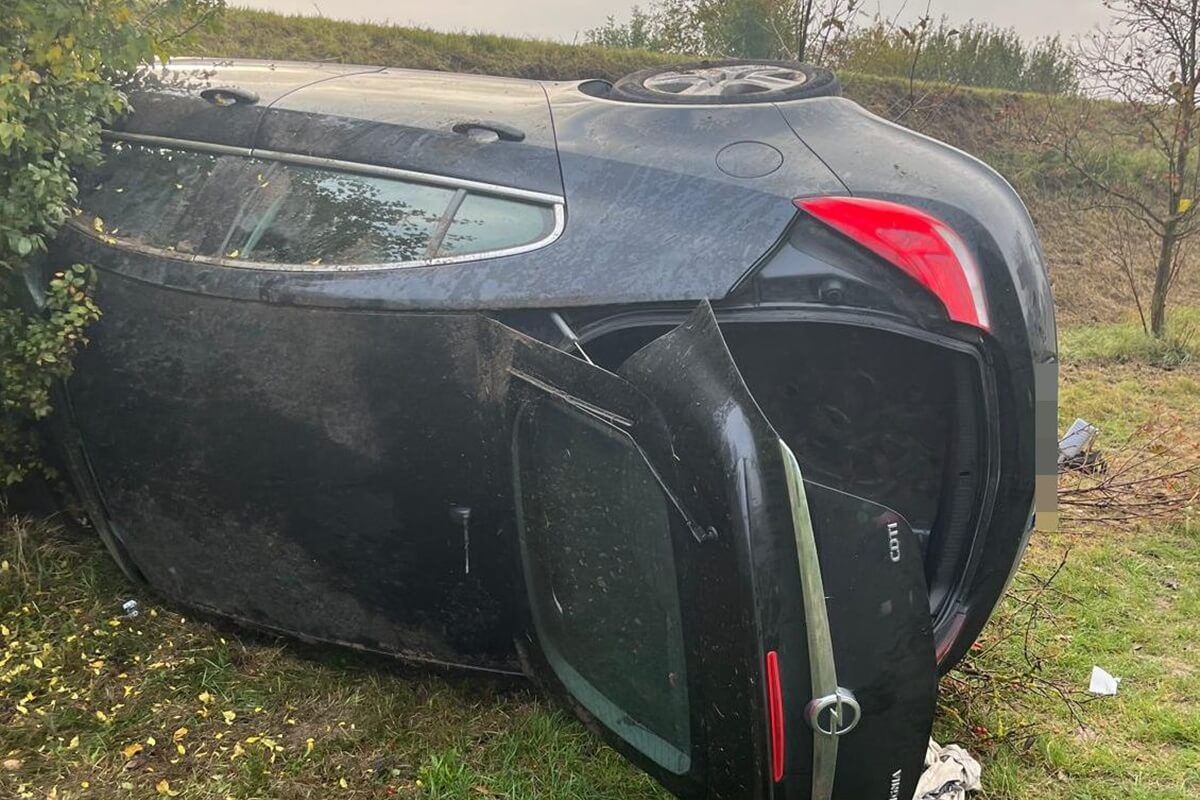 Opel na boku