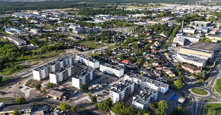 Dębówka zmieniła się nie poznania. Kolejne budynki czekają na lokatorów [foto]
