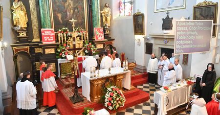 Musi zapłacić 9 tys. zł za prąd. Ksiądz ujawnił, ile zebrał od ludzi na ogrzewanie