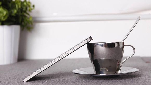 W skrócie: Ascend P6 na kolejnych zdjęciach, Galaxy S4 ze Snapdragonem 800, aluminiowa Nokia EOS 1