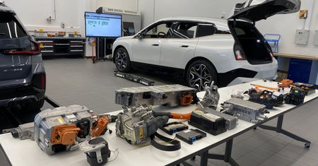 Kilka zaskakujących ciekawostek o samochodach elektrycznych. Zapytałem o nie eksperta