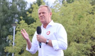 Tłum zareagował gwizdami. Tusk wywołał hasło PiS