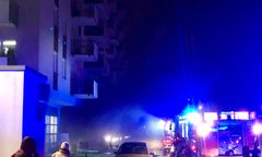 Duży pożar w Warszawie. Ogień w garażu podziemnym w bloku