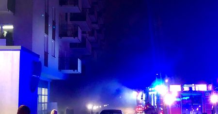 Duży pożar w Warszawie. Ogień w garażu podziemnym w bloku