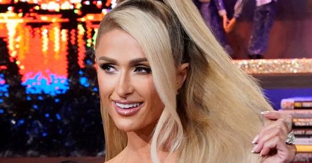 Paris Hilton znów zaskoczyła. Odtworzyła swój kultowy look sprzed 20 lat