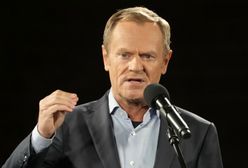 Tusk grzmiał na placu Zamkowym. "Grupa przebierańców gwałci Konstytucję"