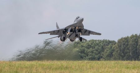 Nadarzyce. Media: pilot MiG-29 przypadkowo ostrzelał drugi myśliwiec na ćwiczeniach
