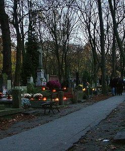 Darmowe groby dla Honorowych Obywateli Warszawy i dla odznaczonych orderami