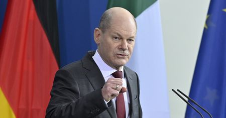Scholz broni rozmów z Putinem. "Będę to nadal robić"